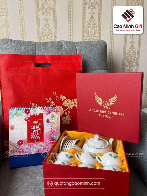 Cao Minh gift - chuyên cung cấp quà tặng tết in logo số lượng lớn với nội dung theo yêu cầu của khách hàng