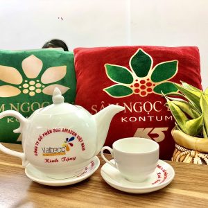 Cao Minh gift - chuyên cung cấp ấm chén cao cấp in logo số lượng lớn theo yêu cầu của khách hàng