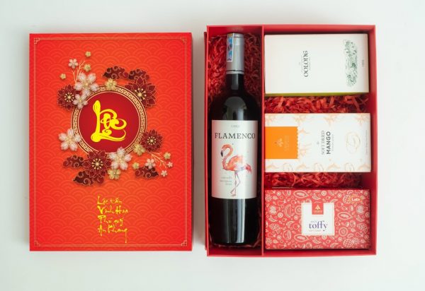 Cao Minh gift - chuyên cung cấp hộp quà tết in logo số lượng lớn với nội dung theo yêu cầu của khách hàng