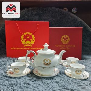 Bộ ấm chén vẽ vàng in logo vàng kim