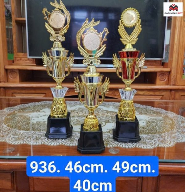 Cúp vinh danh thể thao có sẵn, giá tốt, mời in logo làm quà tặng sự kiện