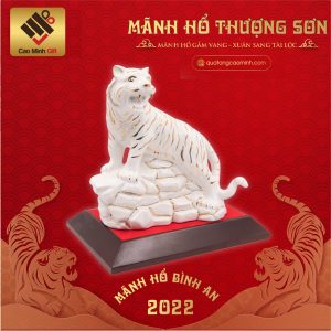 Cao Minh gift - chuyên cung cấp tượng hổ phong thủy in logo số lượng lớn với nội dung theo yêu cầu của khách hàng