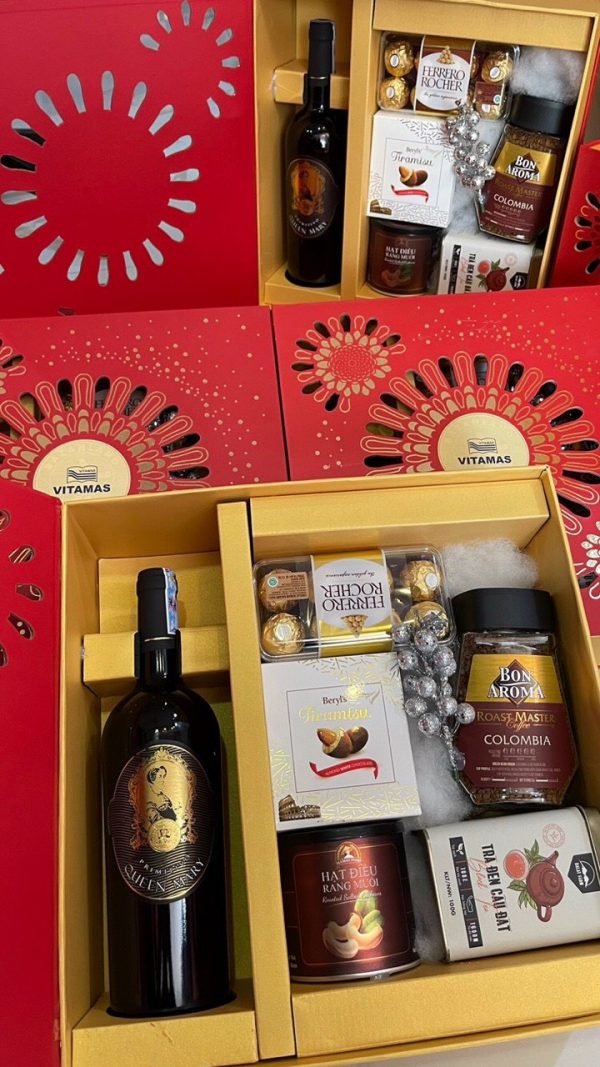 Cao Minh gift - chuyên cung cấp set quà tết in logo số lượng lớn với nội dung theo yêu cầu của khách hàng