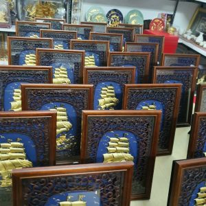 Cao Minh gift - chuyên cung cấp tranh phong thủy mạ vàng in logo số lượng lớn với nội dung theo yêu cầu của khách hàng