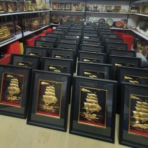 Cao Minh gift - chuyên cung cấp tranh phong thủy dát vàng in logo số lượng lớn với nội dung theo yêu cầu của khách hàng