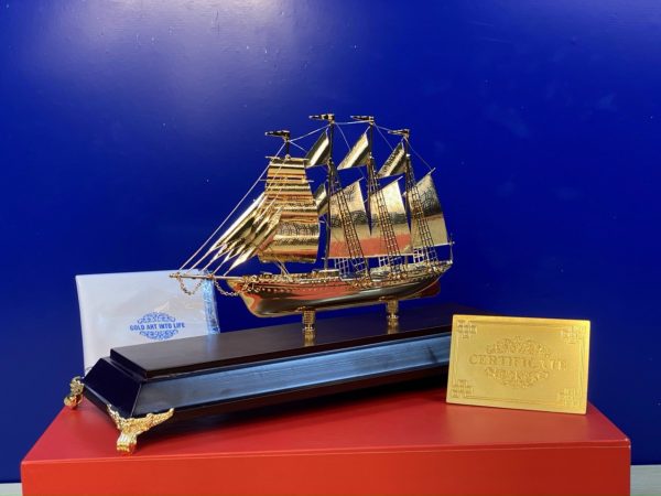 Cao Minh gift - chuyên cung cấp thuyền buồm mạ vàng in logo số lượng lớn với nội dung theo yêu cầu của khách hàng
