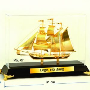 Cao Minh gift - chuyên cung cấp thuyền buồm mạ vàng in logo số lượng lớn với nội dung theo yêu cầu của khách hàng