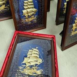 Cao Minh gift - chuyên cung cấp tranh phong thủy dát vàng in logo số lượng lớn với nội dung theo yêu cầu của khách hàng