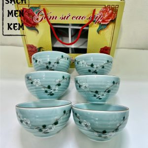 Bát sứ men kem họa tiết hải đường xanh