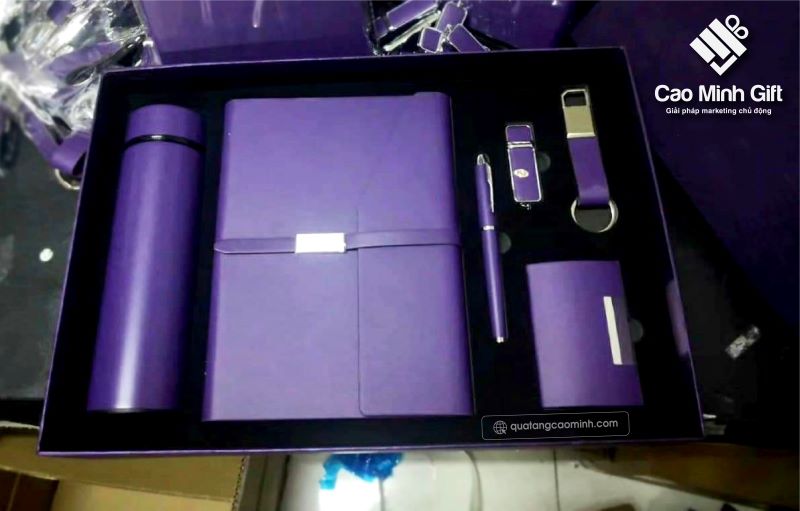 Bộ nhận diện thương hiệu văn phòng
