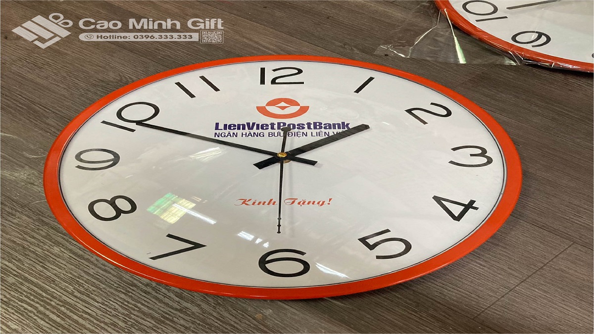 Đồng hồ treo tường in logo