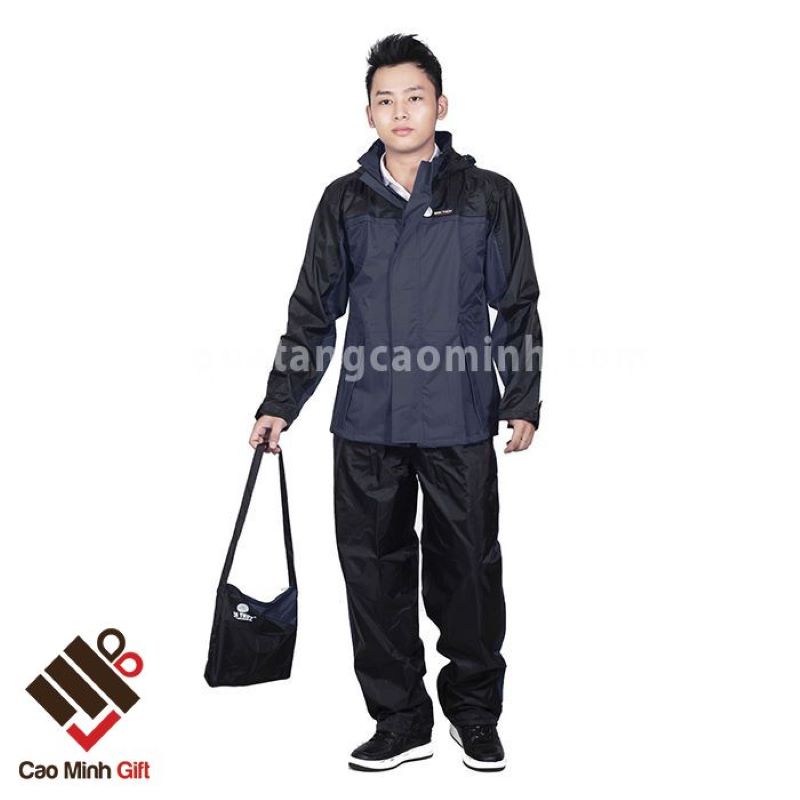 In áo mưa số lượng ít