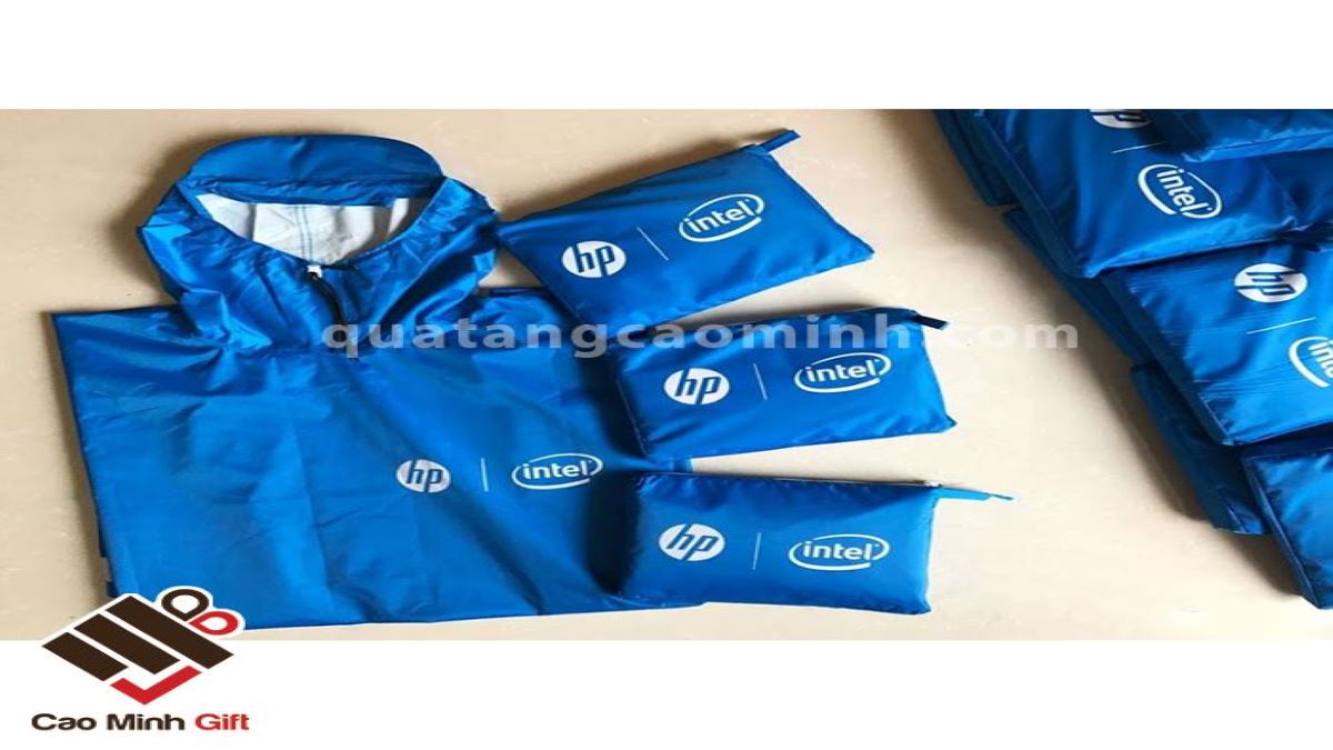 In áo mưa số lượng ít