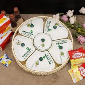 Cao Minh gift - chuyên cung cấp khay mứt kẹo in logo số lượng lớn theo yêu cầu của khách hàng