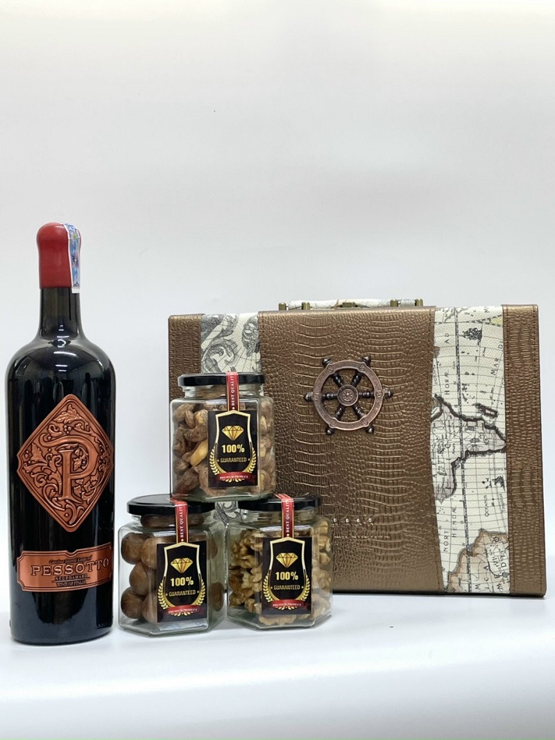 Cao Minh gift - chuyên cung cấp set quà tết in logo số lượng lớn với nội dung theo yêu cầu của khách hàng