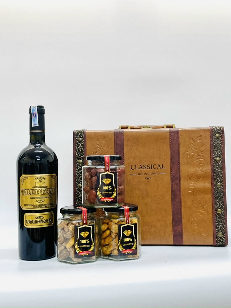 Cao Minh gift - chuyên cung cấp set quà tết in logo số lượng lớn với nội dung theo yêu cầu của khách hàng