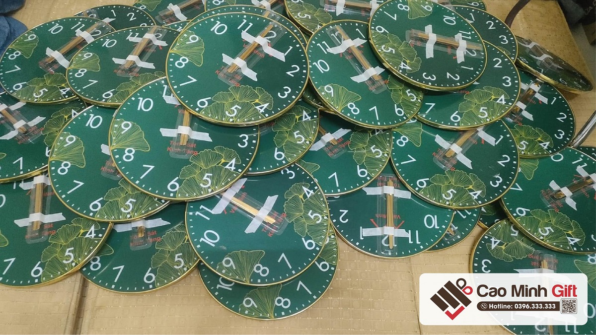 quà tặng đồng hồ kim trôi treo tường