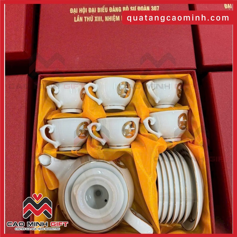 Bộ ấm chén in logo dát vàng làm quà tặng công đoàn cao cấp cho đại hội Đảng các nhiệm kỳ