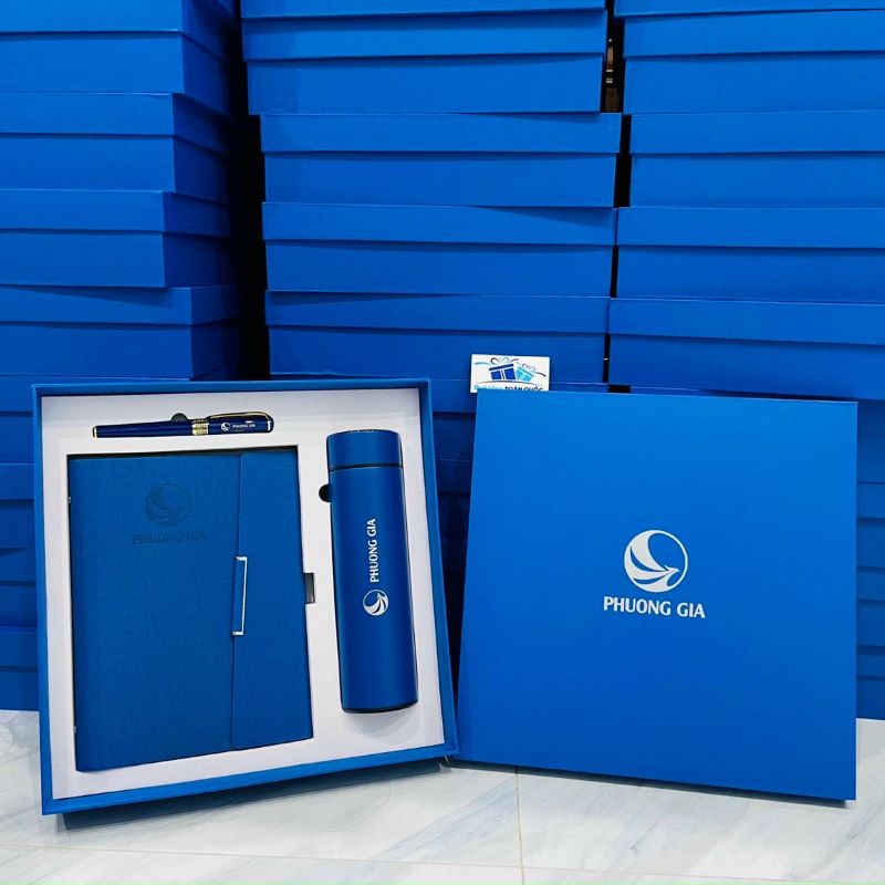 hộp cứng đựng sản phẩm