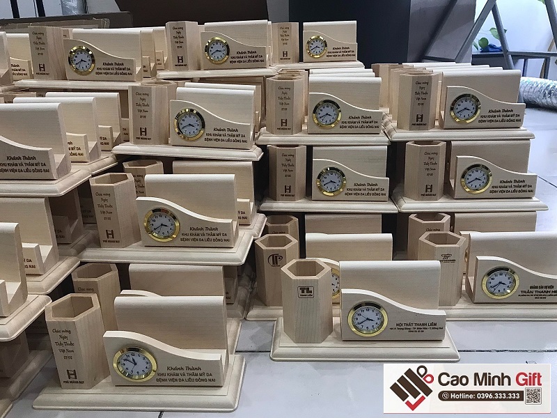 khay cắm bút bằng gỗ