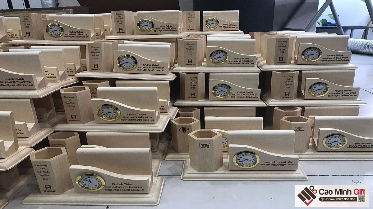 khay cắm bút bằng gỗ