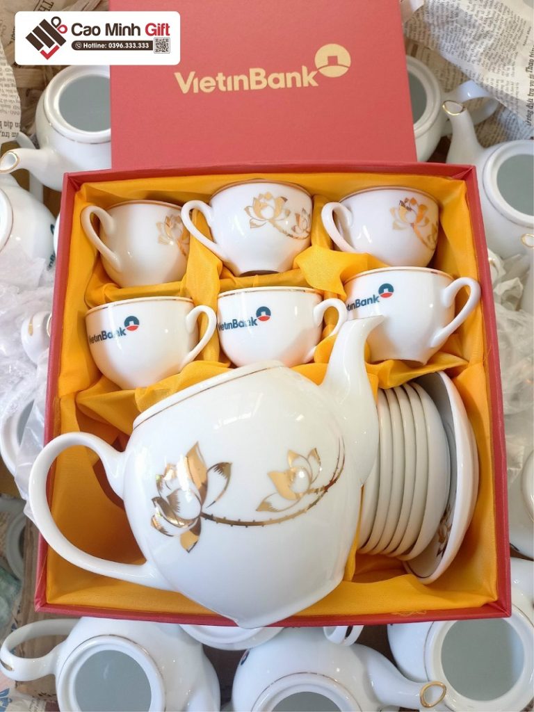 bộ ấm chén hoa văn Bát Tràng