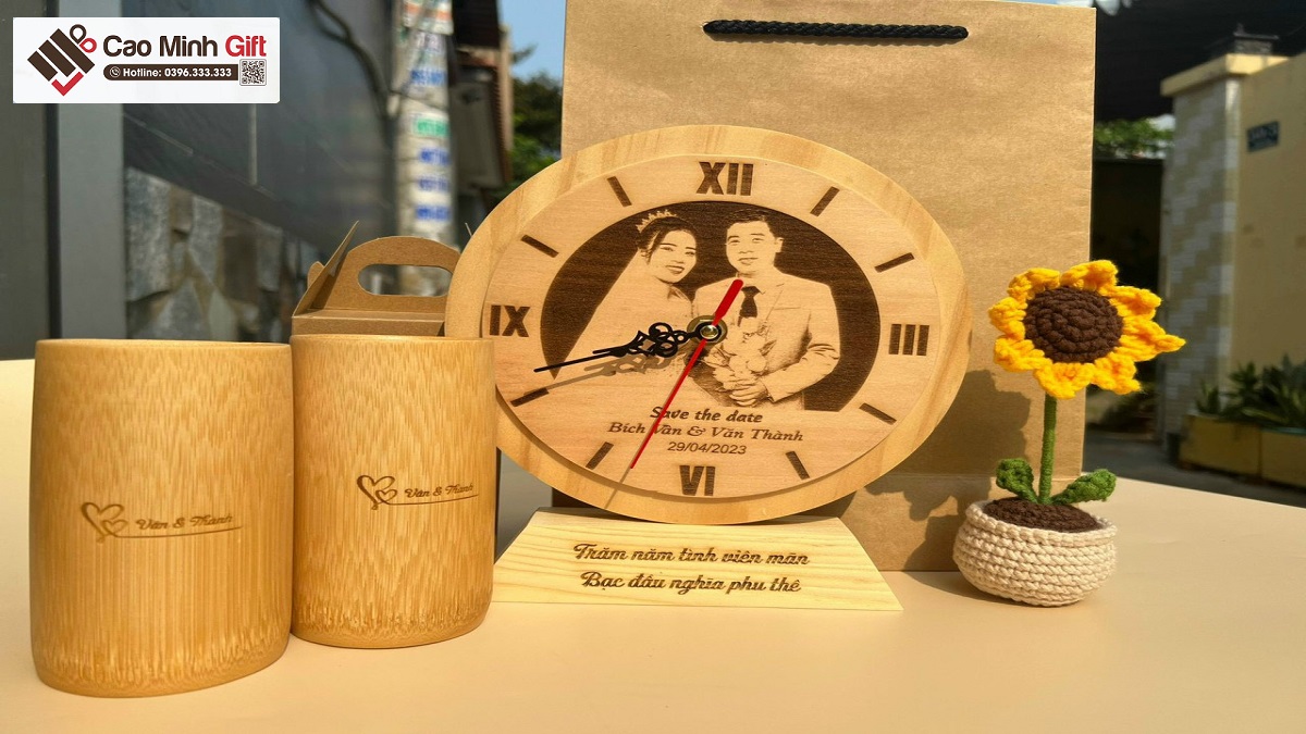 Đồng hồ gỗ khắc laser