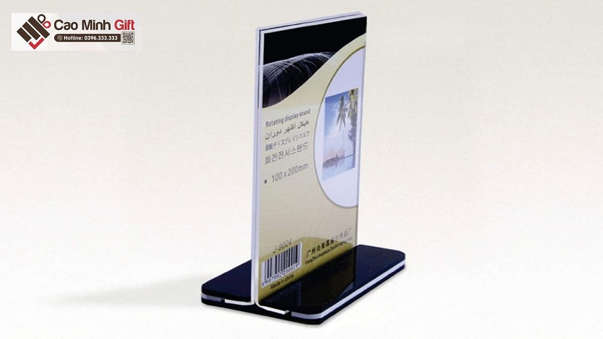 kệ mica in logo để bàn