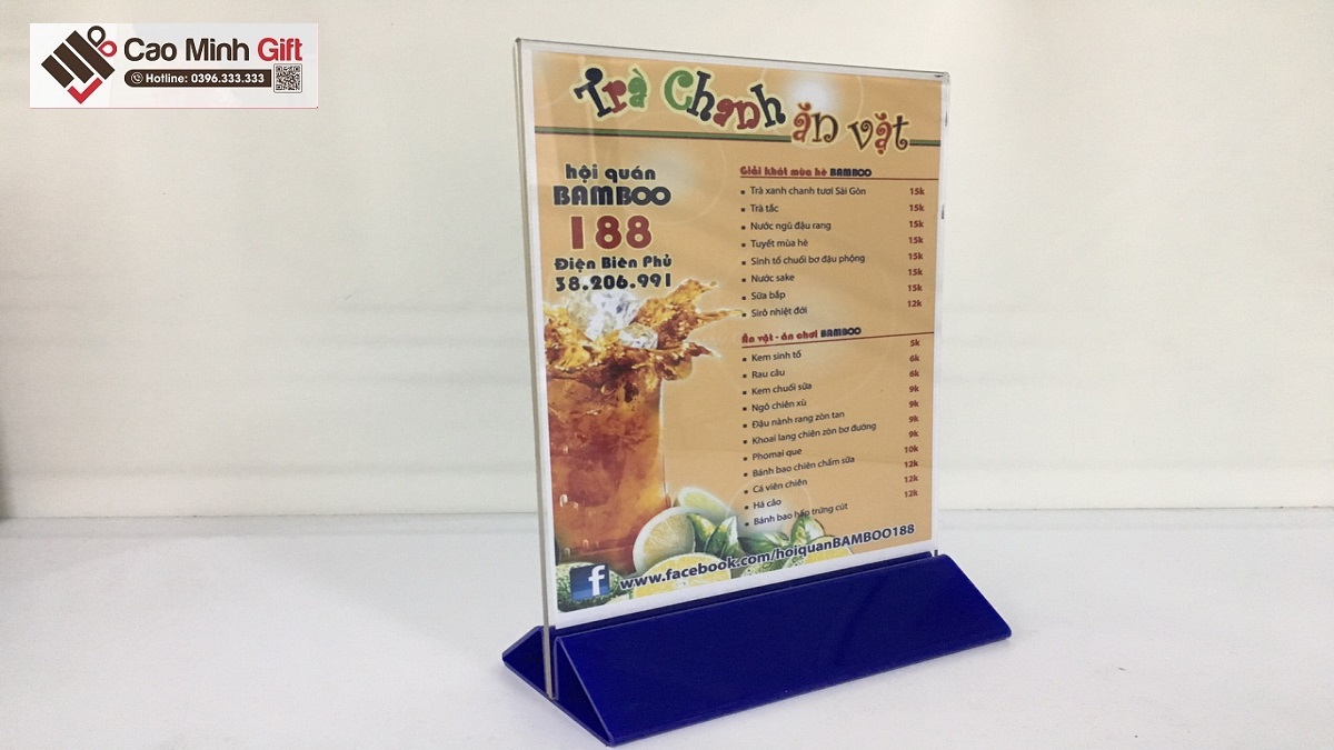 Kệ mica in logo doanh nghiệp