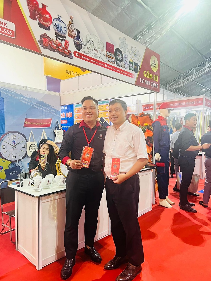 Đội ngũ Cao Minh gift tại VietBuild 2023