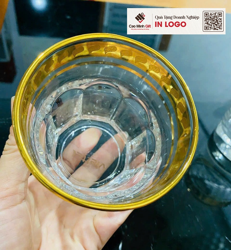 Cốc thuỷ tinh khảm vàng