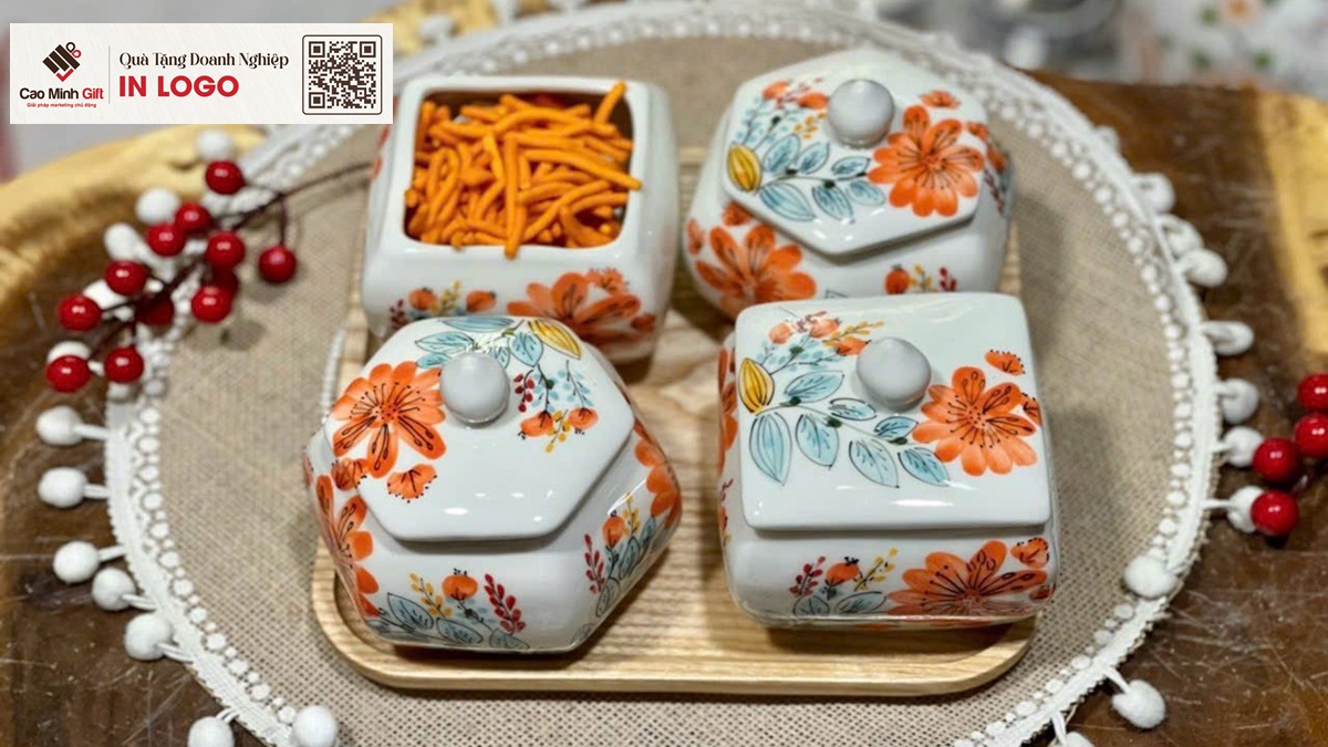 hũ vuông đựng mứt vẽ tay