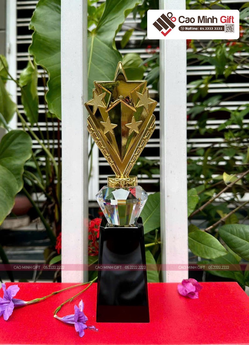 quà tặng cúp mạ vàng