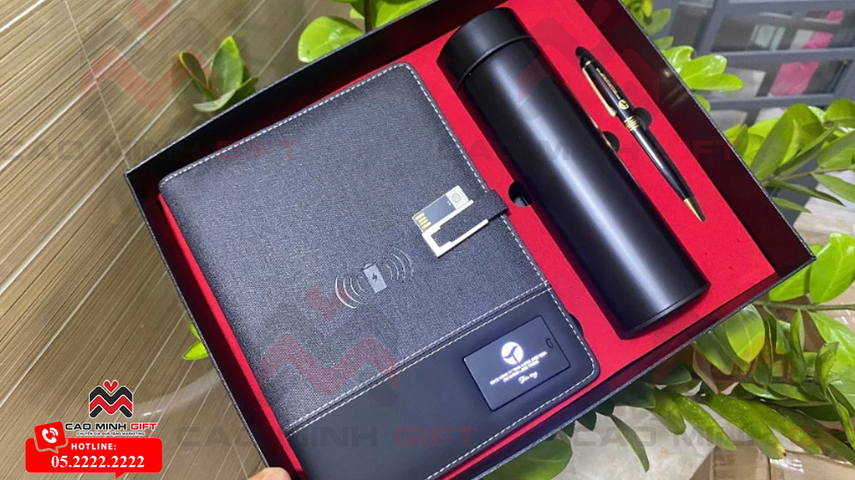 Sức hút của quà tặng sổ sạc & bình giữ nhiệt