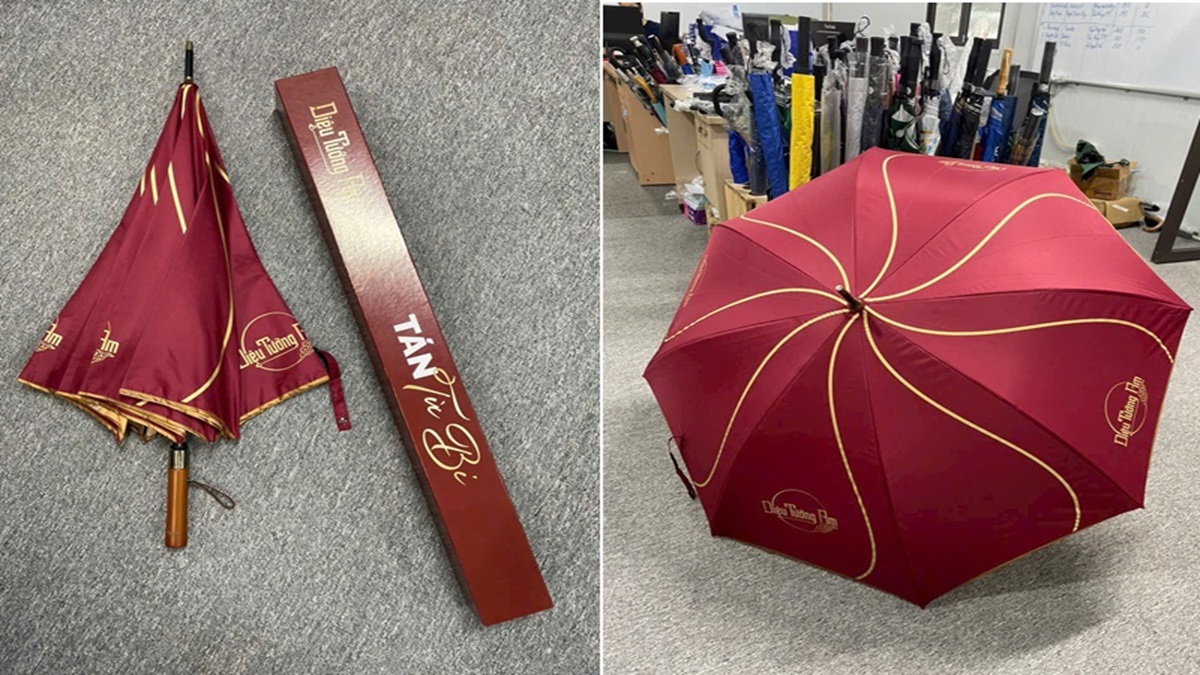 Ô dù cầm tay in logo - Quà tặng giúp lan toả thương hiệu cực nhanh mùa mưa bão