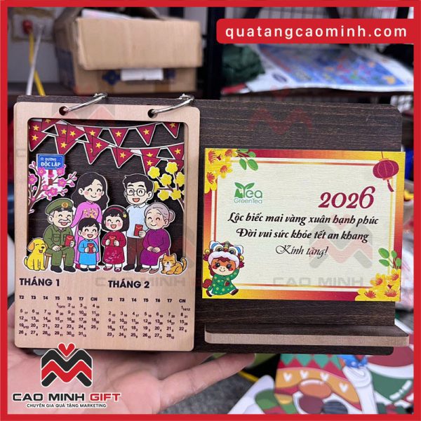 Lịch gỗ để bàn mẫu mới Tết 2026