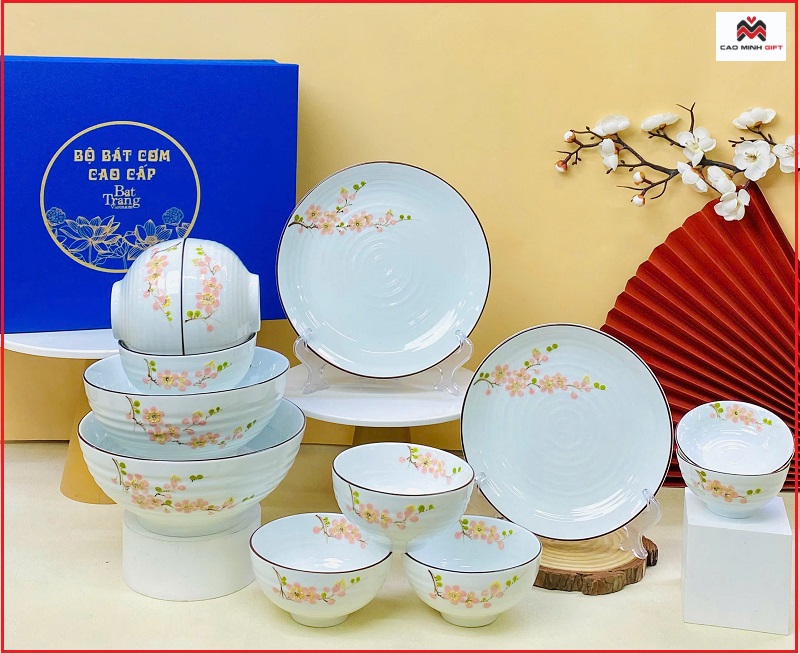 Cùng chiêm ngưỡng toàn cảnh bộ bát cơm gốm Bát Tràng men kem vẽ hoa đào