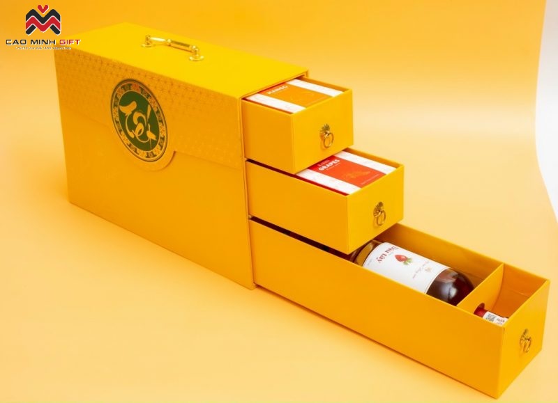 Hộp giấy đựng quà Tết có thiết kế 3 tầng