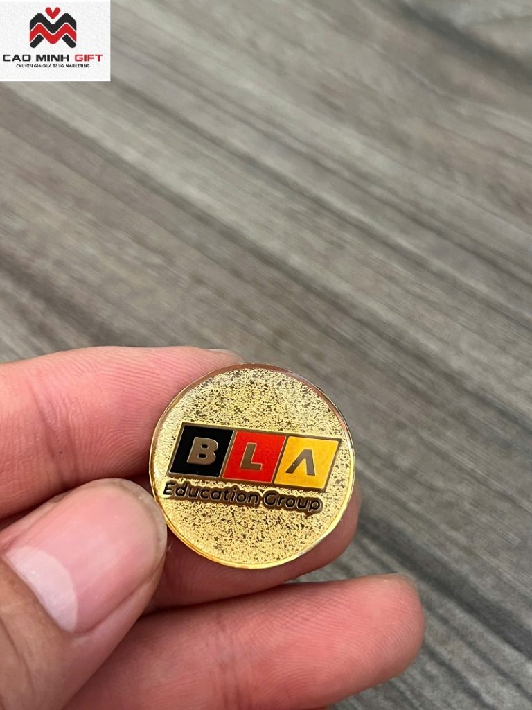 Huy hiệu cài áo in logo