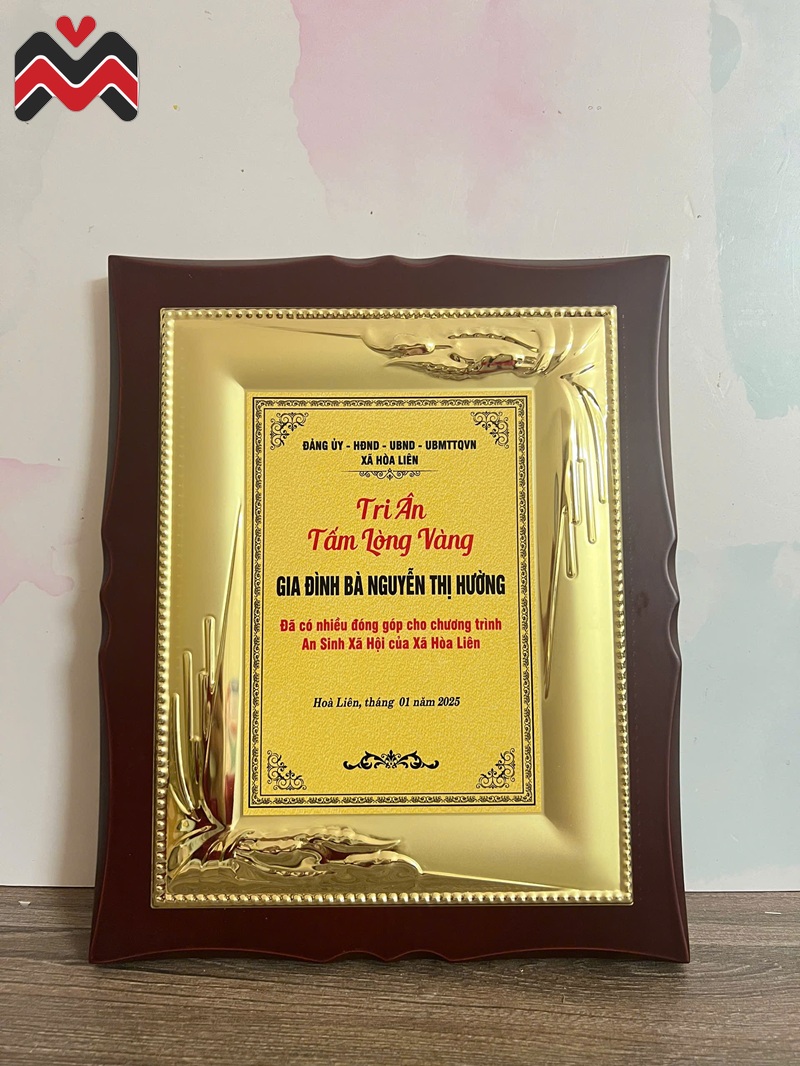Bảng vinh danh khung dọc thiết kế đơn giản