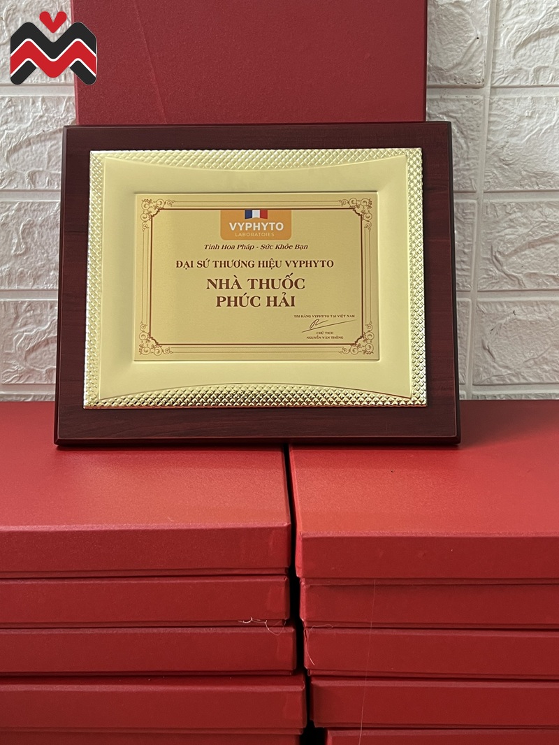 Bảng vinh danh khung ngang thiết kế đơn giản