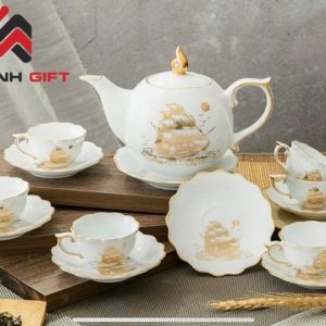 Ấm chén vẽ vàng thuận buồm xuôi gió