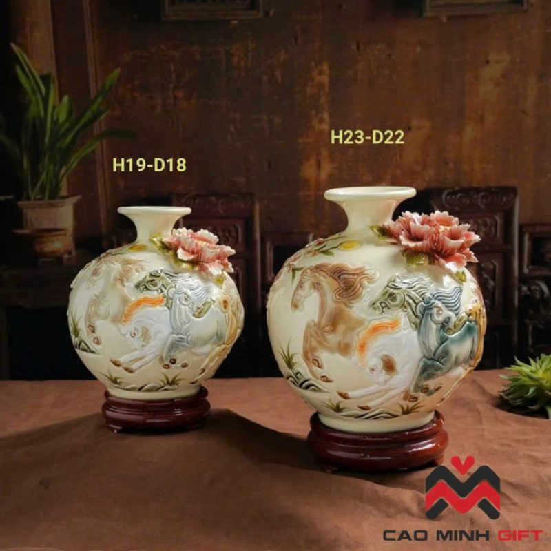 Bình hút lộc Mã đáo thành công men ngọc đắp hoa nổi