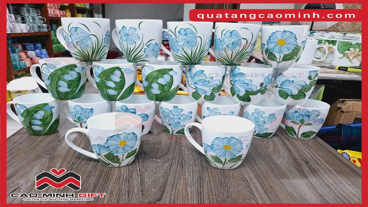Cốc sứ họa tiết hoa xanh - Quà tặng ngày hè chuyên nghiệp