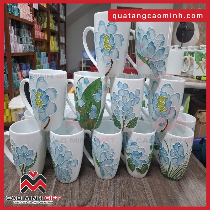 Cốc sứ họa tiết hoa xanh - Quà tặng ngày hè chuyên nghiệp
