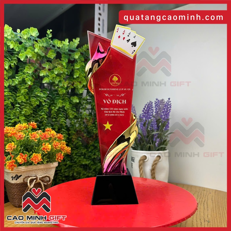 Vật phẩm vinh danh - Cúp pha lê in logo