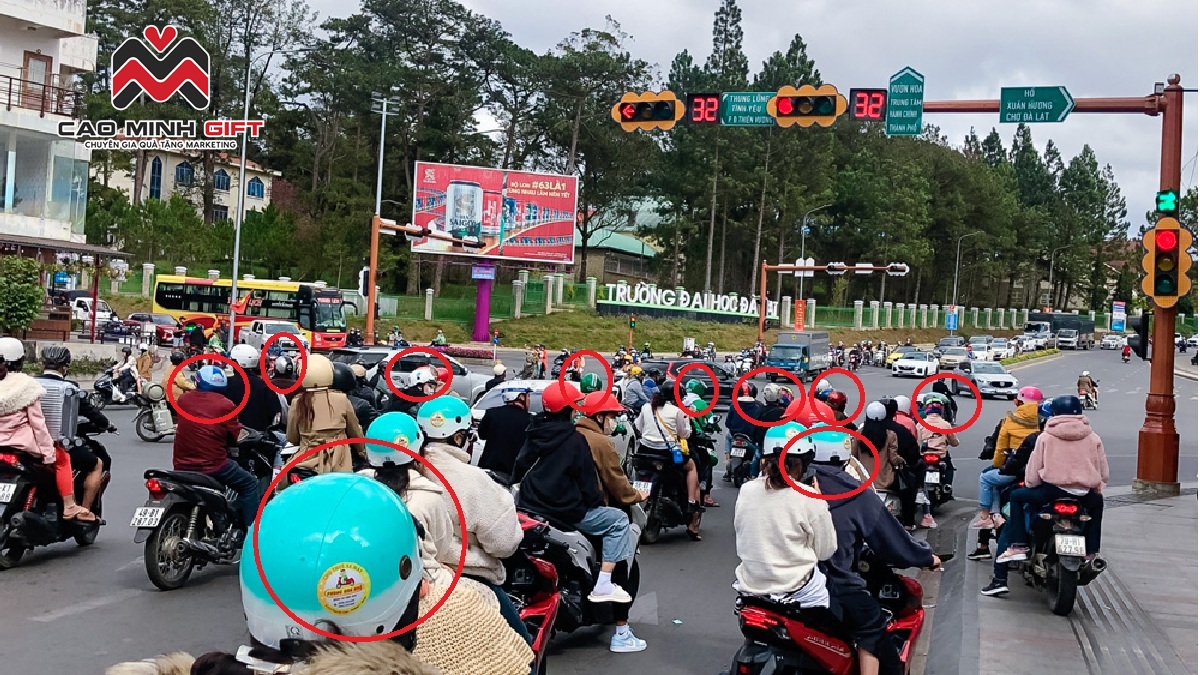 Mũ bảo hiểm in logo - Chiến lược “quà tặng quốc dân” của doanh nghiệp