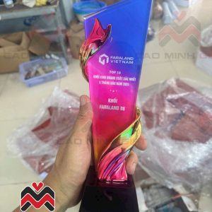 Đặt hàng số lượng lớn kỷ niệm chương tri ân khối, ban, ngành bất động sản như mẫu FARALAND VIỆT NAM đã chọn?