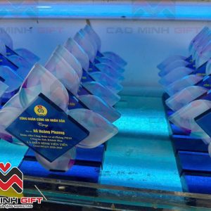 Đặt hàng số lượng lớn Kỷ niệm chương ngành công an theo yêu cầu làm quà tặng tri ân đoàn viên công đoàn cơ sở giá tốt?