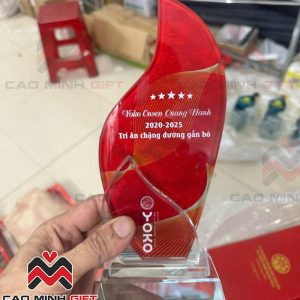 Đặt hàng số lượng lớn Kỷ niệm chương tri ân 5 năm gắn bó theo yêu cầu làm quà tặng nhân viên như Yoko Onsen Quang Hanh?